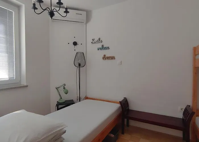 Goodlebang, 3 Bed Apartment, Center